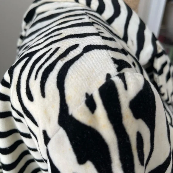 BISOU BISOU by Michele Bohbot Hand Zebra Blazer. 6 - Picture 9 of 9